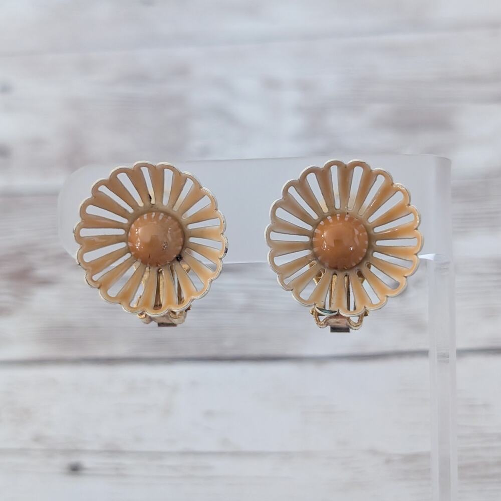 Vintage Clip On Earrings Tan/Dark Beige Flower Like Retro